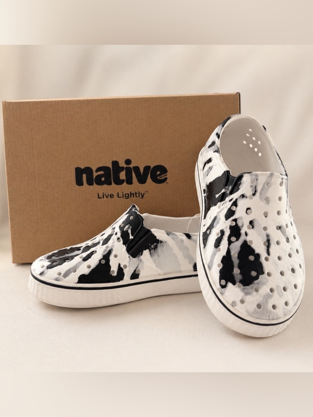 Native Shoes / c10 Miles Natives in White with Grey & Black ‘Tie Dye’ Print